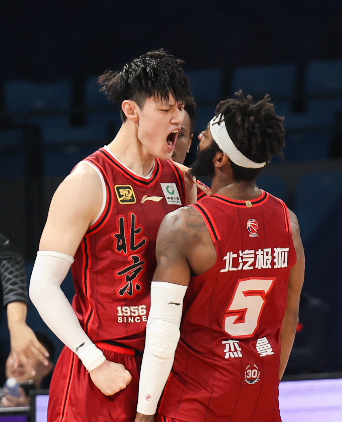 领先对手三分差距争夺最佳球队