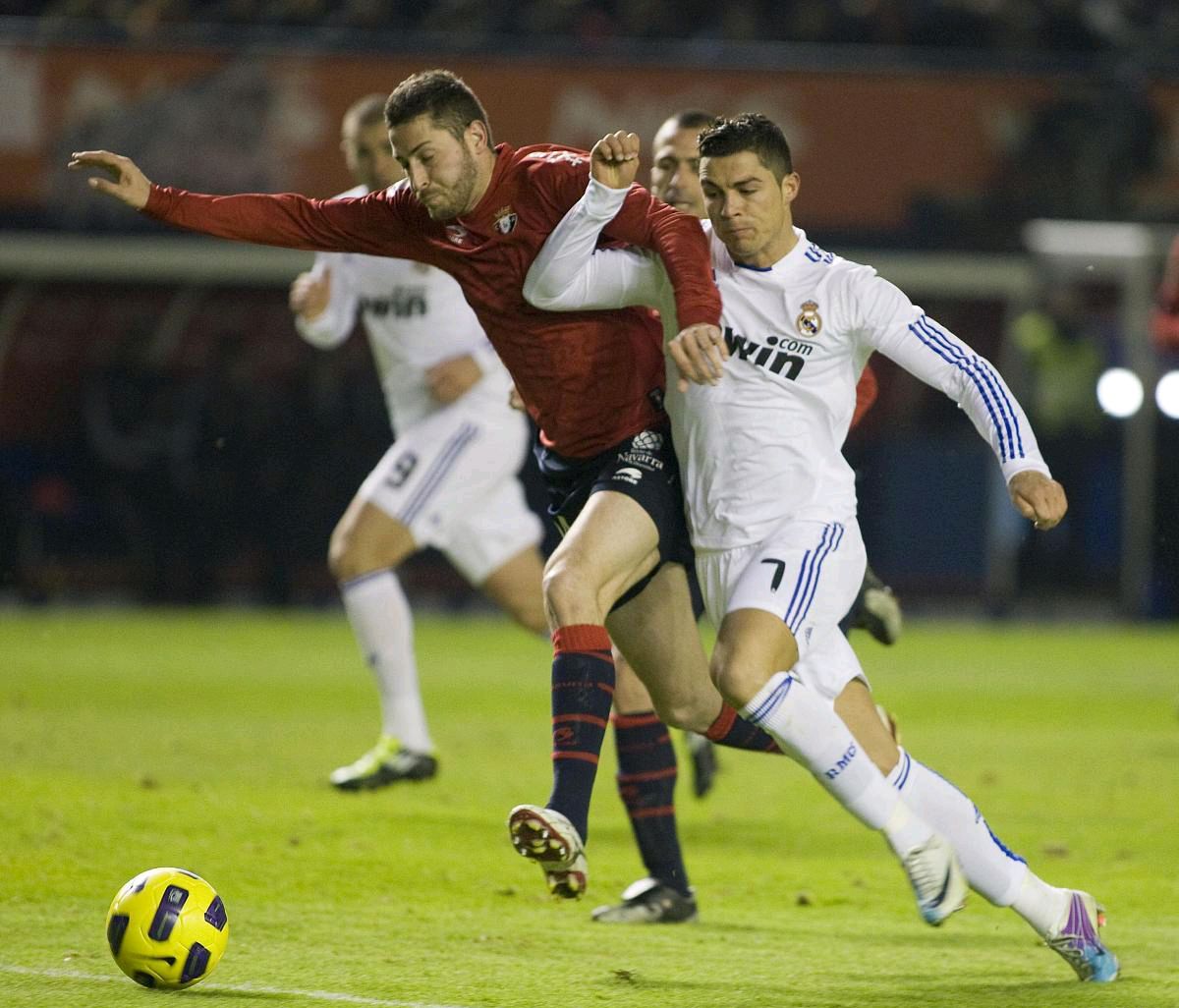 阿拉维斯主场战胜奥萨苏纳,升至中游的简单介绍 阿拉维斯主场战胜奥萨苏纳,升至中游的简单介绍