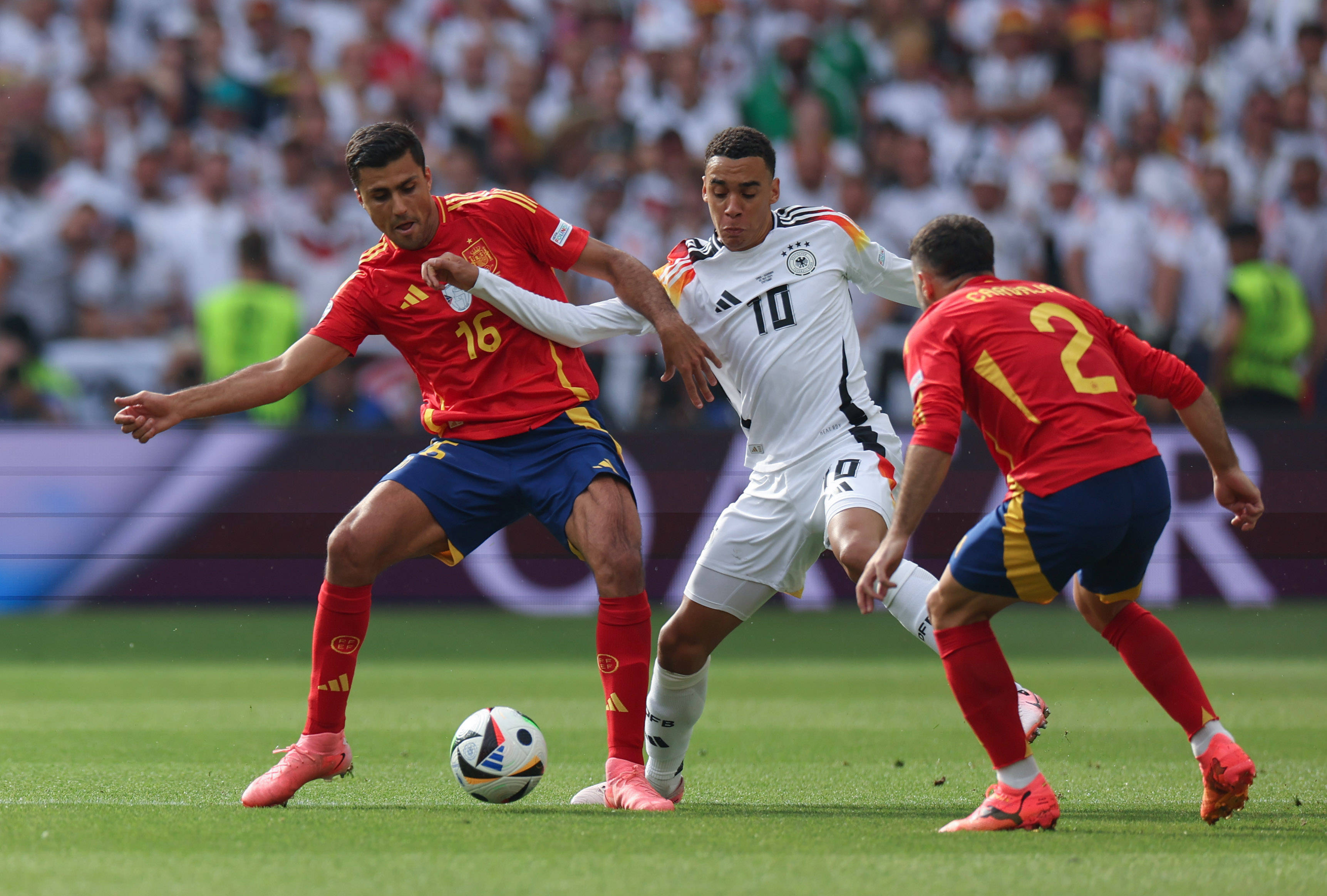 西班牙备战瑞典,迎接挑战的机会 西班牙备战瑞典,迎接挑战的机会