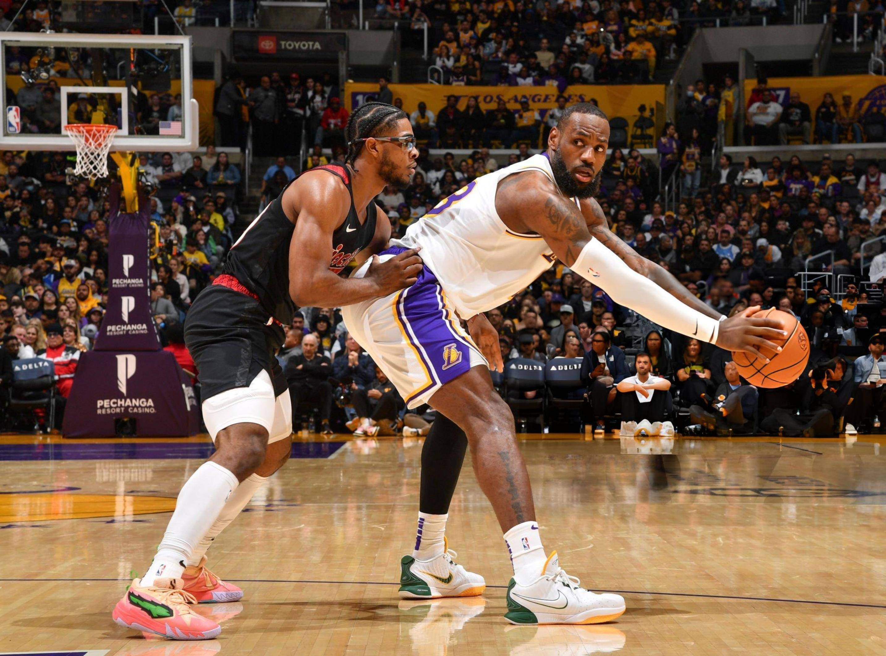 开拓者令发哥崩溃,詹姆斯包揽29分 开拓者令发哥崩溃,詹姆斯包揽29分