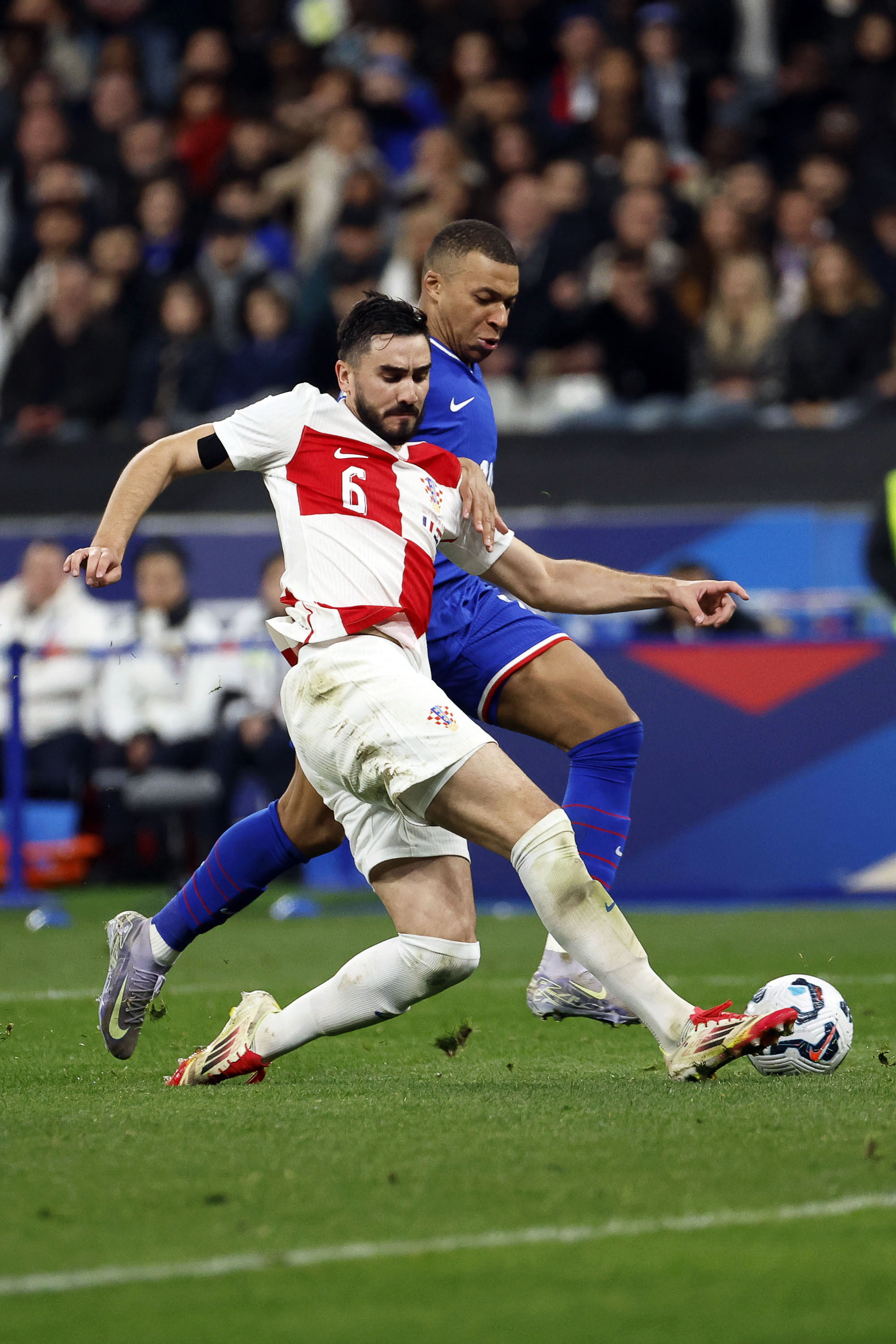 爱游戏体育下载-欧国联半决赛：体育界持续热议的简单介绍