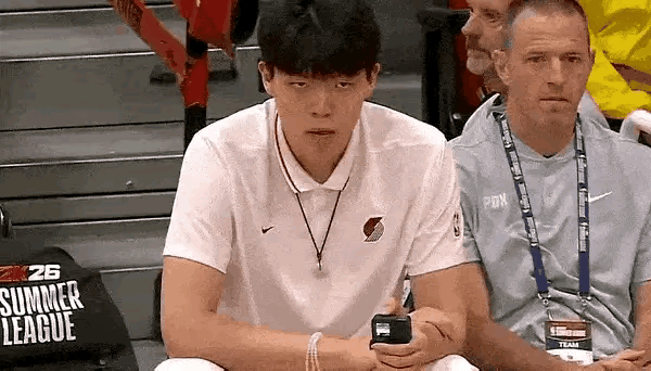 爱游戏体育官网-开拓者队遭遇连败，主帅寻求战术调整