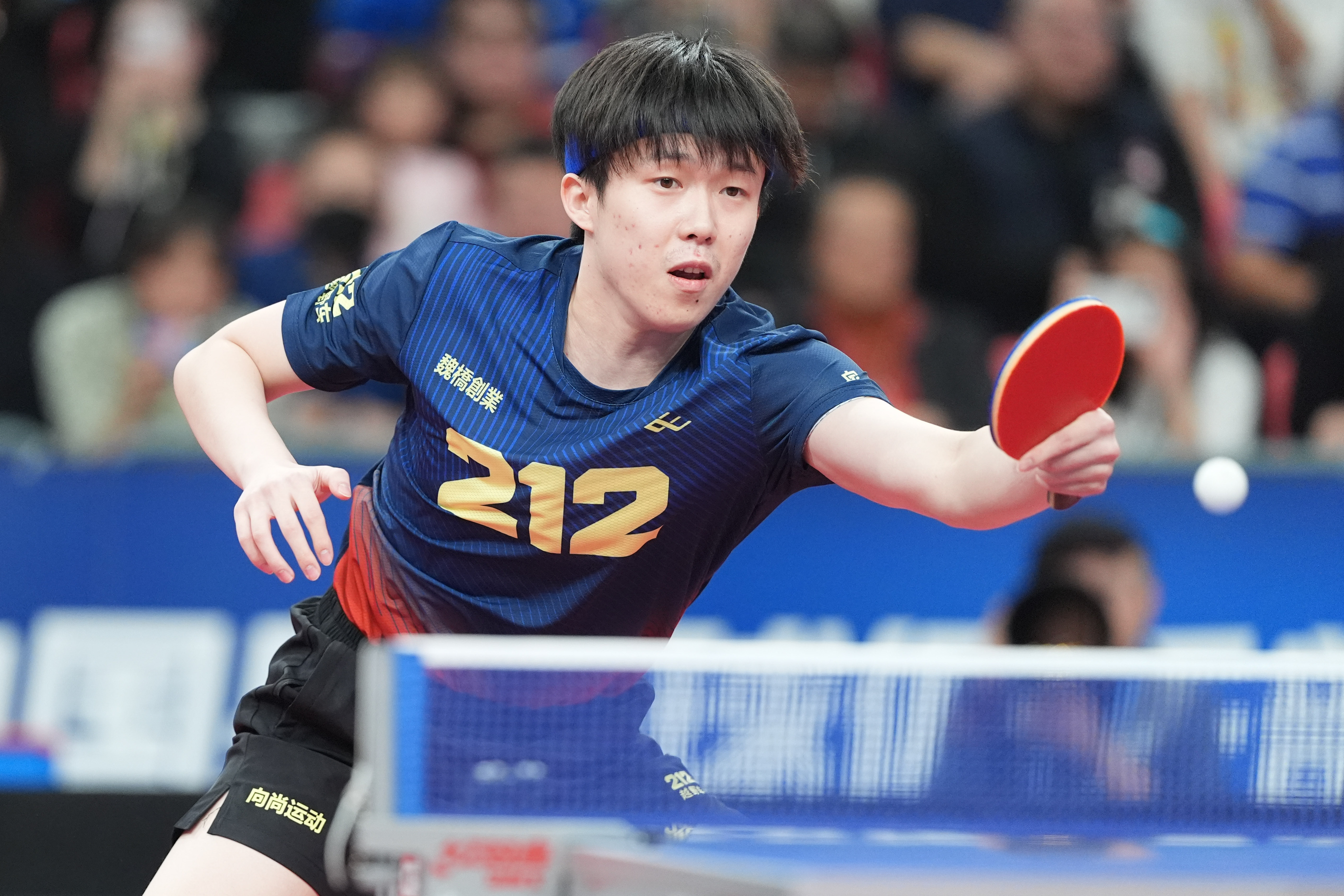 运动场上英雄辈出，男子组合登顶夺冠！