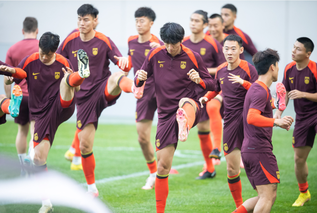 爱游戏登录入口-包含精心备战，球队以优异表现击败强敌的词条